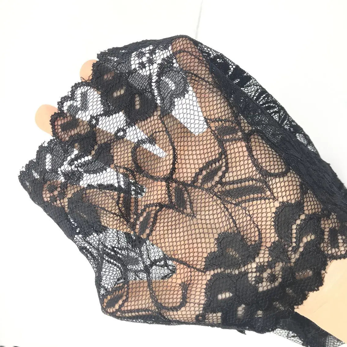 5XL Plus Size Lace Thong Panties – Low-Waist Hollow-Out Women’s Underwear